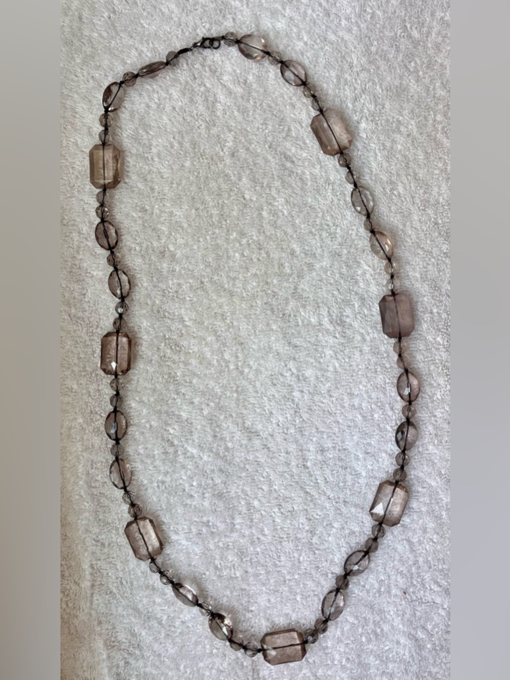 Vintage Necklace : long faceted 3 sizes beads w/lucite/acrylic rosy tint